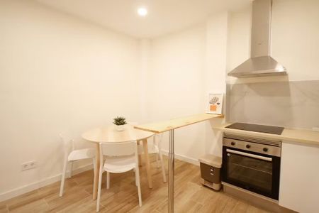 Carrer de Padilla, Barcelona, Catalonia 08013 - Foto 4