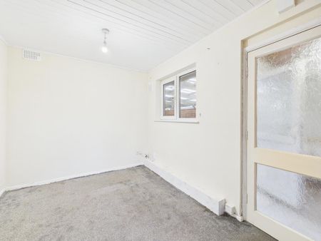 3 bedroom detached bungalow to rent - Photo 4