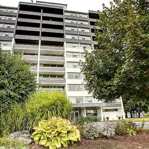 North Shore Towers - Photo 2