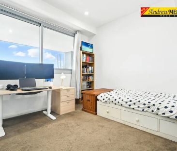 “Luxurious Three-Bedroom Plus Study Apartment with Panoramic Views” - Photo 3