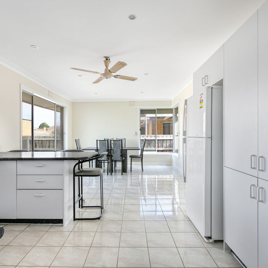 7 Tunaley Parade, Reservoir VIC 3073 - House For Rent | Domain - Photo 1
