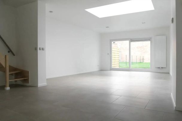 Gerenoveerde woning met 3 slaapkamers en ruime tuin vlakbij Rozenbroeken - Photo 1