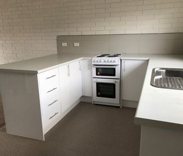 Light & Bright unit in quiet court - Photo 3