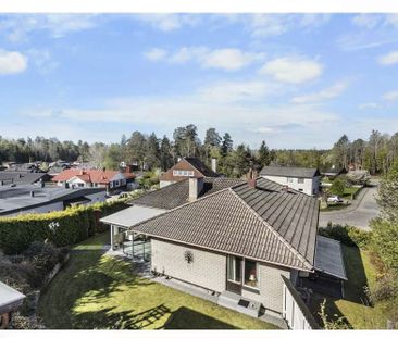 Hökbursvägen, Tumba - Photo 3