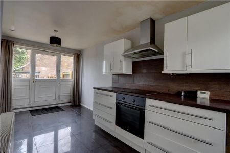 3 bedroom end of terrace house to rent - Photo 5