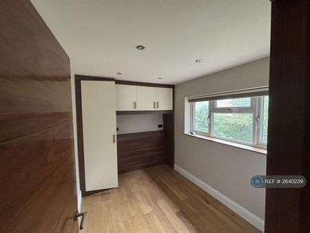 4 bedroom terraced house to rent - Photo 4