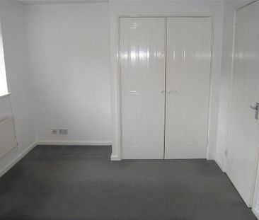 2 bedroom end of terrace house to rent - Photo 5