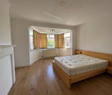 4 bedroom semi-detached house to rent - Photo 5