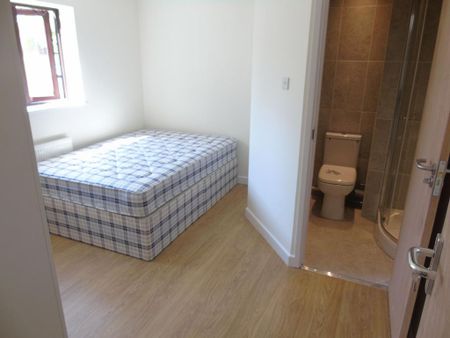 5 bedroom semi-detached house to rent - Photo 4