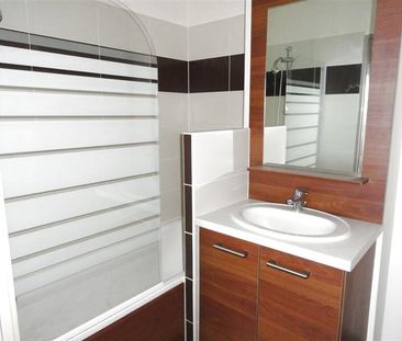 Location Appartement 3 pièces 62m² ST DENIS 97490 - Photo 5