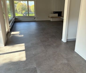 Exklusives 7.5-Zimmer-Haus mit grosser Gartenanlage und Doppelgarage - Photo 1