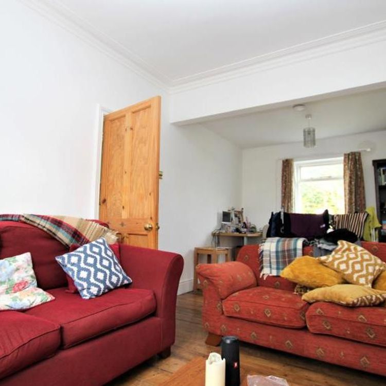 A lovely three bedroom mid-terrace house in the heart of St. Werburgh’s. Available on an unfurnished basis, open to three sharers! - Photo 1