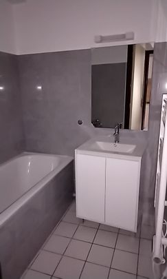 Studio entièrement rénové, en Résidence centre ville - Photo 1