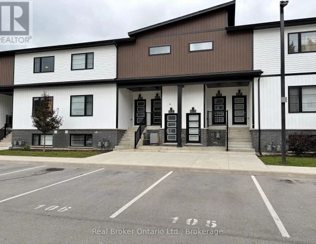 613 - 4263 FOURTH AVENUE — 2 Bedroom - Photo 1