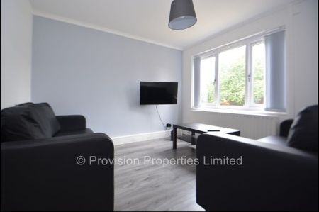 4 Bed House near the Leeds University - Photo 3