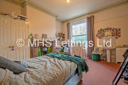 9 Bedroom End Terraced House for rent in Regent Park Avenue - Photo 4