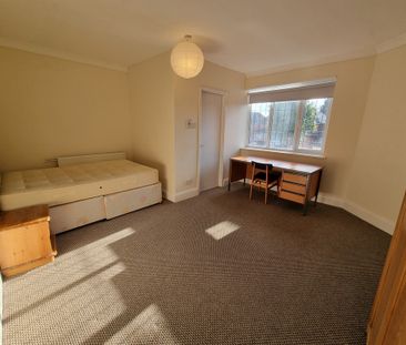6 Bed Student Accommodation - Photo 4