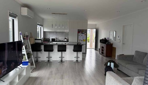 3BR Plus Office/4th BR in Chartwell - Photo 1