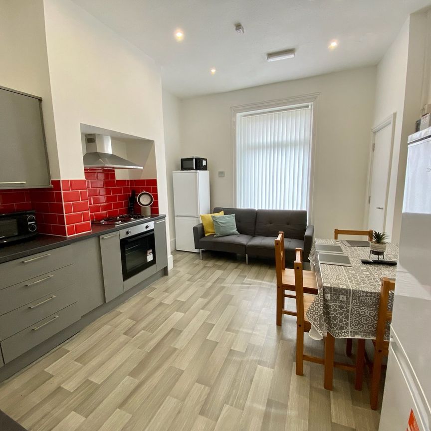 Newly Refurbished House - Great Location Room 2 - Photo 1