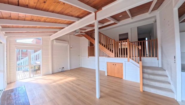 Stunning Coastal Luxury 5-Bed Family Haven in Prime Army Bay - Photo 1