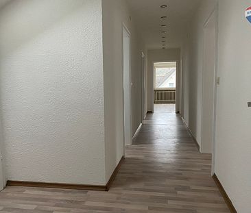 3-ZIMMER-DACHGESCHOSS-WOHNUNGEN IM 2-OBERGESCHOSS LINKS ZUR MIETE! - Foto 1