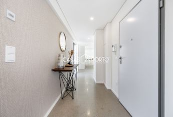 T4 Penthouse de charme com 2 terraços aos Aliados