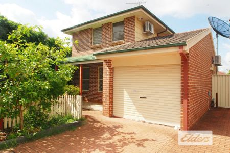 Spacious Two-Bedroom Townhouse Plus Study with Private Courtyard - Photo 5