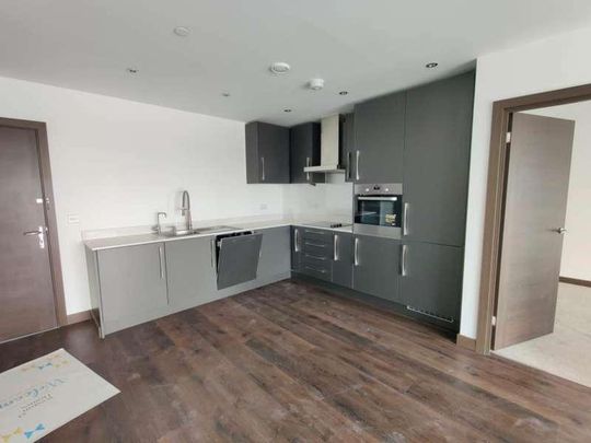 Victoria Central, Victoria Avenue, SS2 - Photo 1