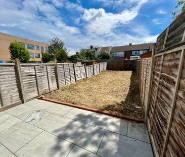 3 Bed Terraced House, Dundee Road, SE25 - Photo 5