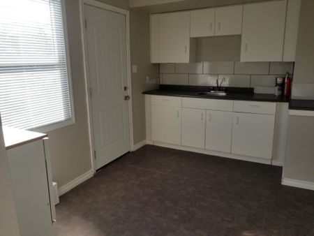 Parkview 3 Townhomes, 1721 April 15/26 - Photo 3