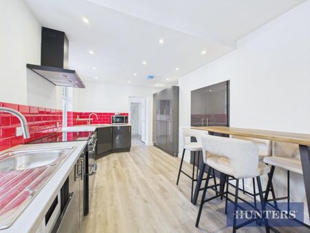 1 bedroom Flat To Let - Photo 2