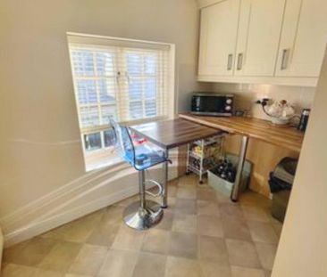 2 bedroom mews to rent - Photo 4