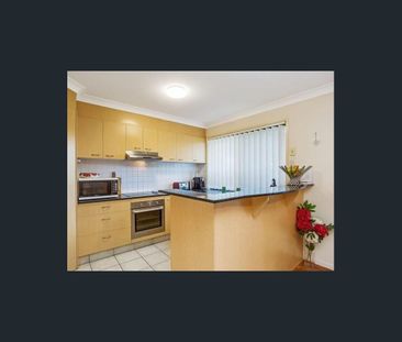 Two-storey home in gated community - Photo 3