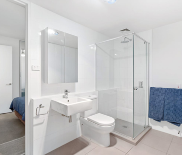 Modern Apartment Living in the Heart of St Clair - Photo 2