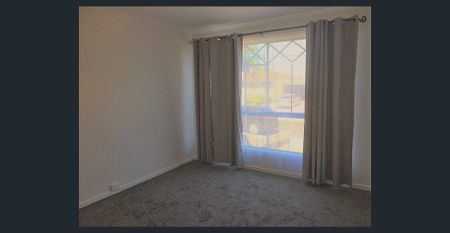 DELIGHTFUL FAMILY HOME! - Photo 4