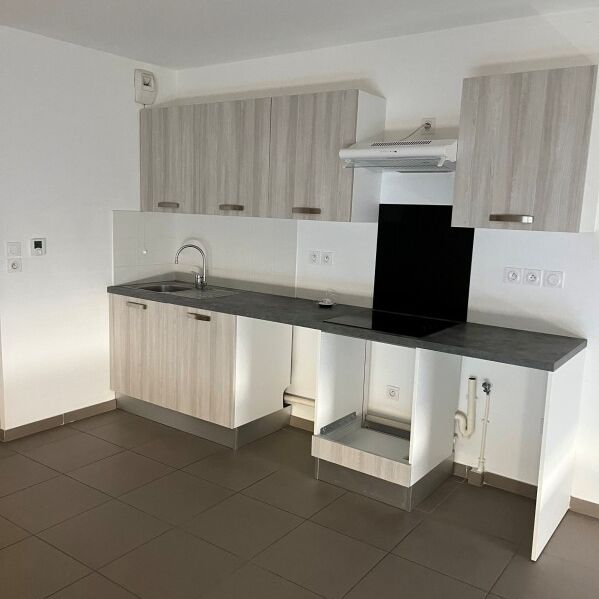 Location Appartement 3 pièces 64m² MARSEILLE 11ème - Photo 1