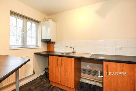 3 bedroom house to rent Pyms Lane, Crewe, Cheshire, CW1 - Photo 2