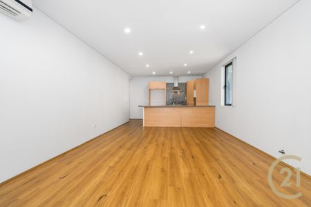 First Floor Apartment with A&sol;C Located in CBD - Photo 5