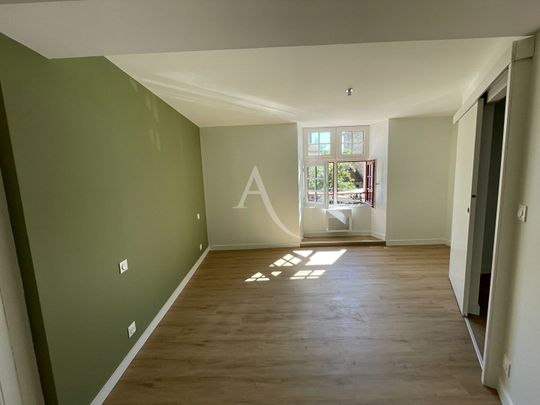 Location Appartement 2 pièces 55m² FONTENAY LE COMTE 85200 - Photo 1