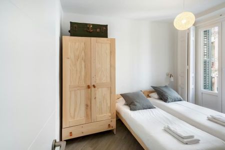 Calle de las Veneras, Madrid, Community of Madrid 28013 - Photo 3