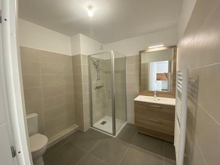 Location Appartement 2 pièces 41m² FREJUS 83600 - Photo 3