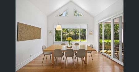 Edwardian Style and Sophistication - Photo 3