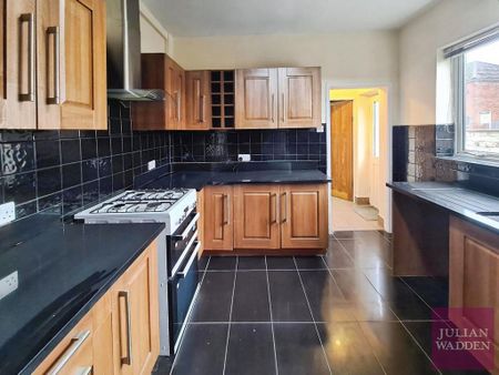 3 bedroom end of terrace house to rent - Photo 3