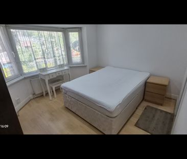 1 Bed Flat, Selborne Gardens, NW4 - Photo 3