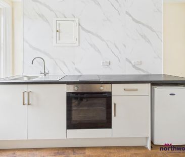 1 bedroom in a house share to rent - Photo 3