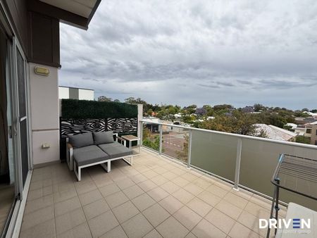 Fully Furnished & Equipped 1-Bedroom Apartment in the Heart of East Victoria Park - Photo 4