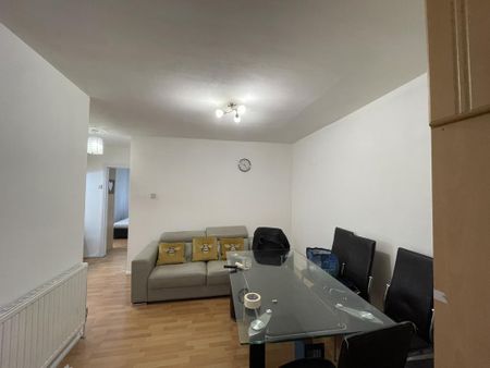 2 bedroom flat to rent - Photo 2