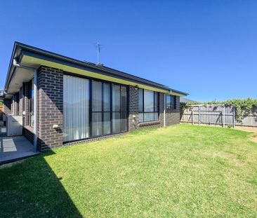 Luxury Solar Family Living in Sought-After Gledswood Hills - Photo 5