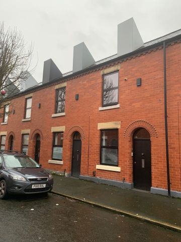 3 Bed Terraced House, Alder Street, M6 - Photo 3