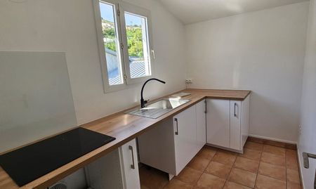 Location Appartement 4 pièces 92m² ST PAUL 97434 - Photo 4